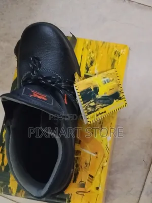Black Industrial Safety Boots With Steel Toe Slip‐Resistant Sole