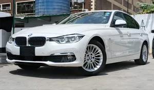 BMW 320i Sedan RWD 2018 White