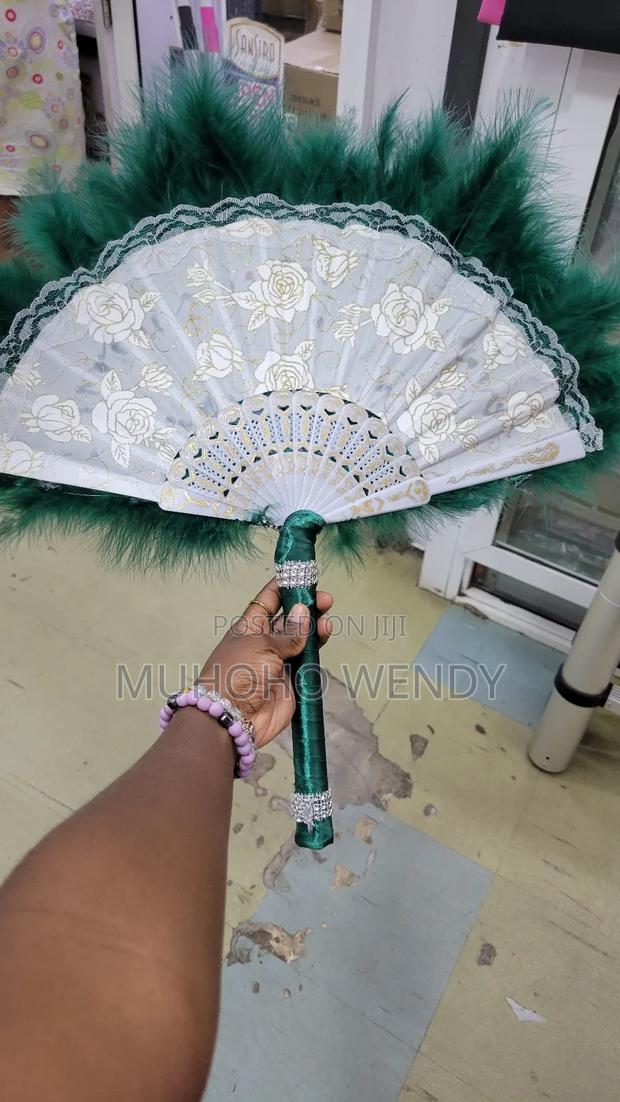 Green Feather Fan - thumbnail 2