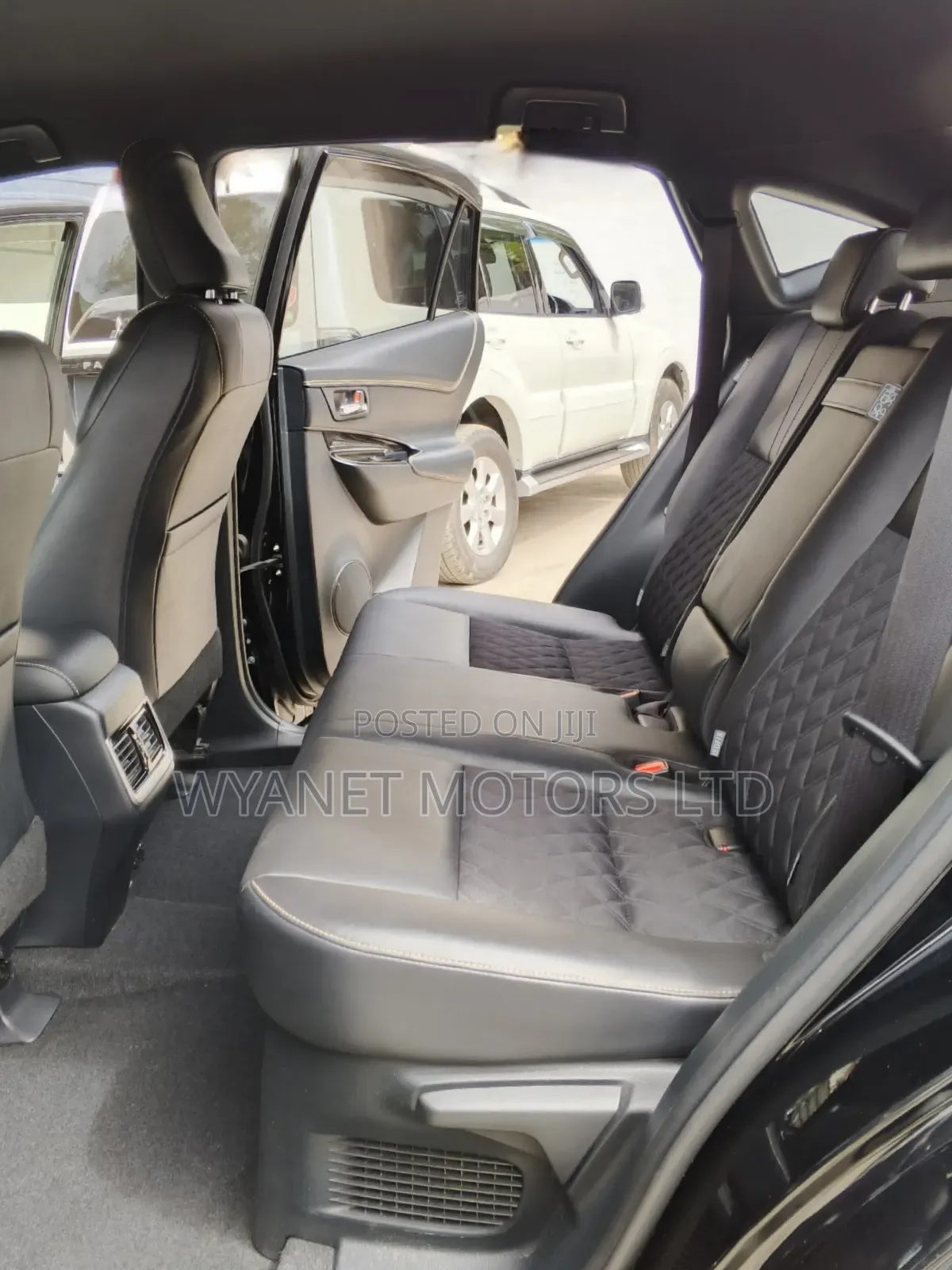 Toyota Harrier 2.5 Hybrid 4WD 2019 Black