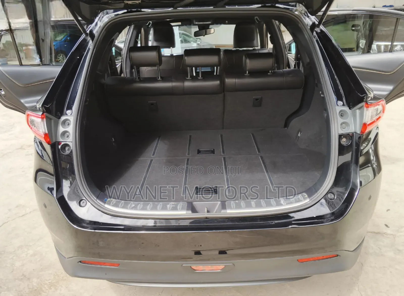 Toyota Harrier 2.5 Hybrid 4WD 2019 Black