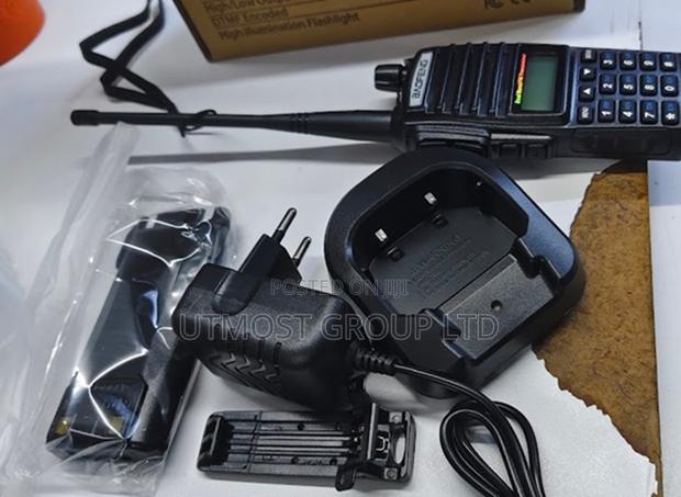 Baofeng Uv 5r Dual Band Handheld Walkie Talkie