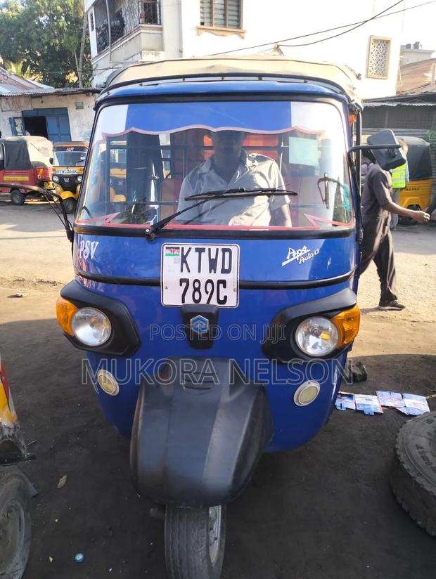 Piaggio 2025 Red - thumbnail 3