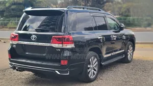 Toyota Land Cruiser 4.6 V8 ZX 2019 Black