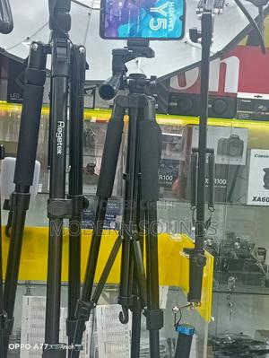 Regetek 74-Inch Aluminum Tripod Stand - thumbnail 2