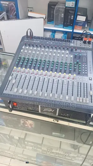 Soundcraft Signature 16 Analogue Audio Mixer.