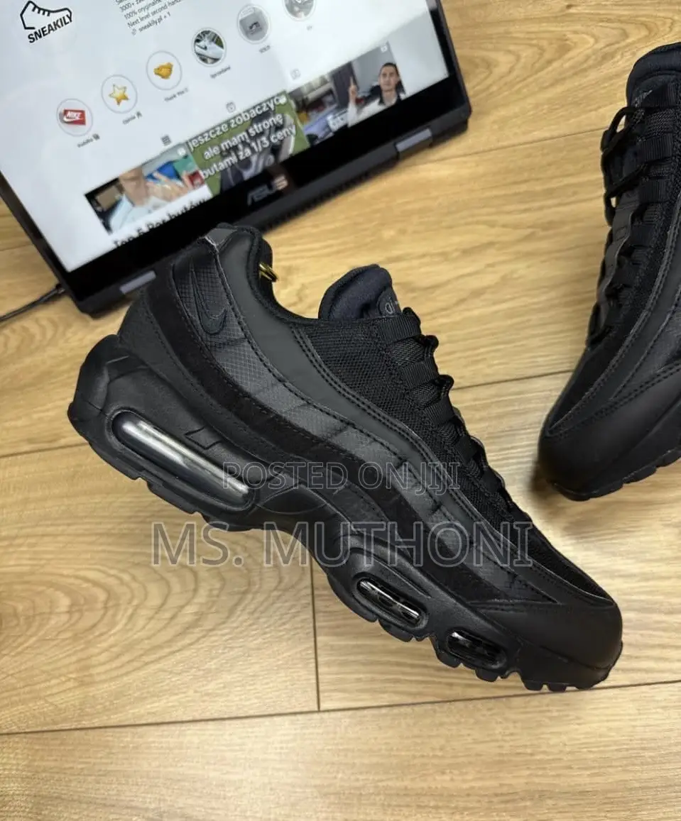 Air Max 95 Essential Triple Black Size 40-45
