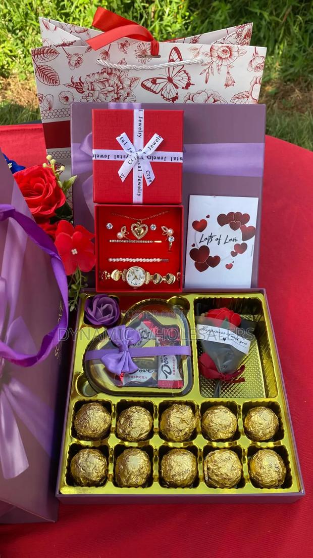 Hot Valentines Ladies Gift Set With Chocolates - thumbnail 2