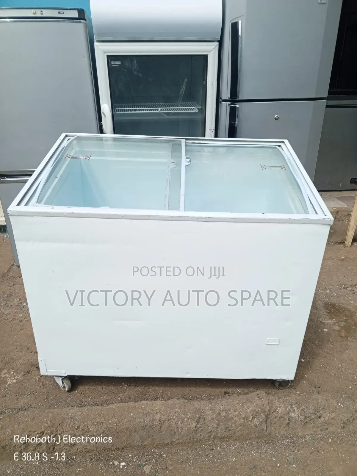 Clean Display Freezer