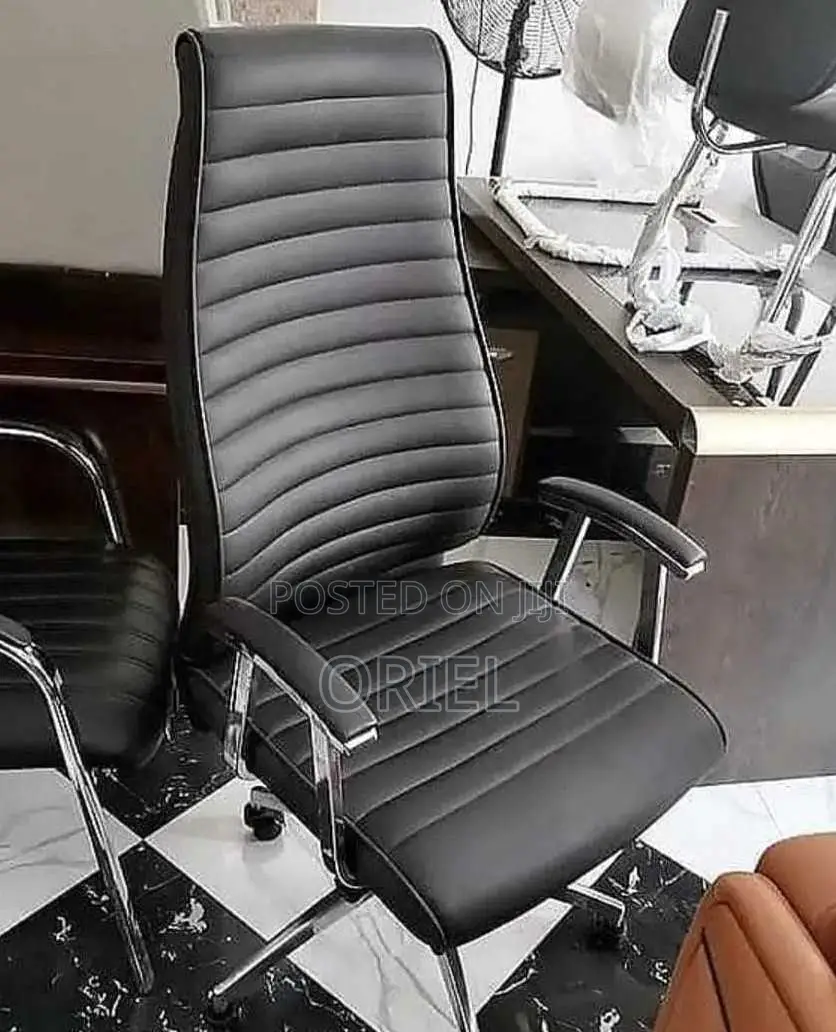 Office Chair : Executive High-Back Swivel Modern Leather Chair