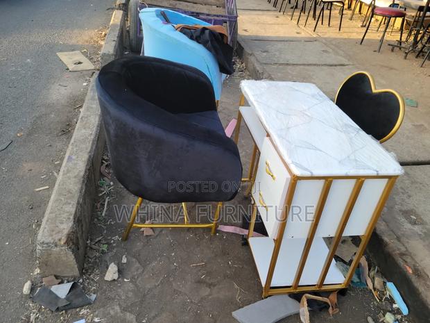 Black and Gold Manicure Seat - thumbnail 3