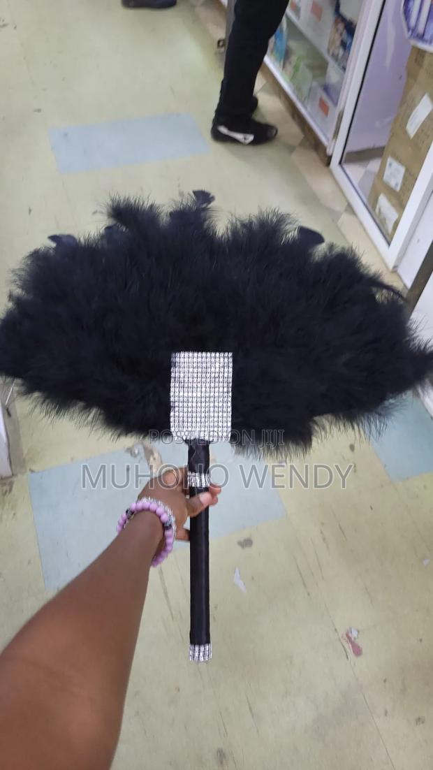 Black Feather Fan - thumbnail 2