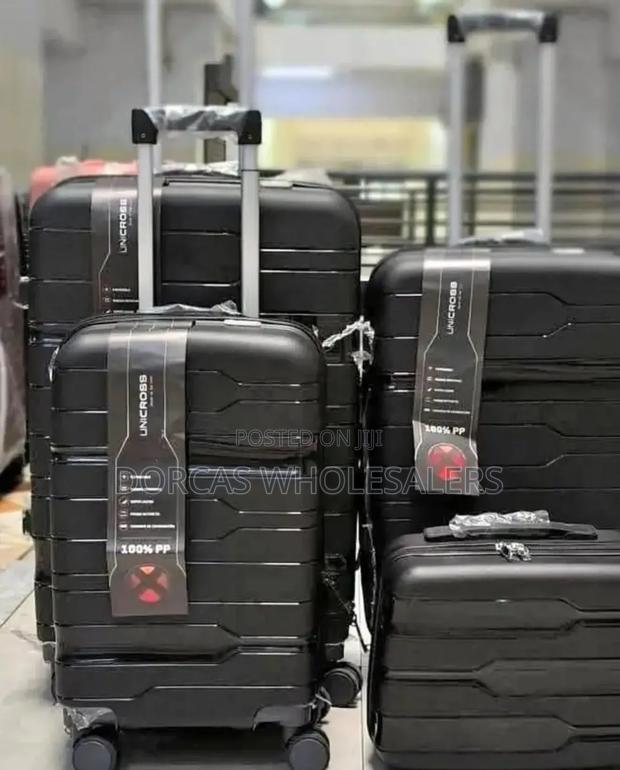 Size 4 Unbreakable Rubber Suitcase Black - thumbnail 3