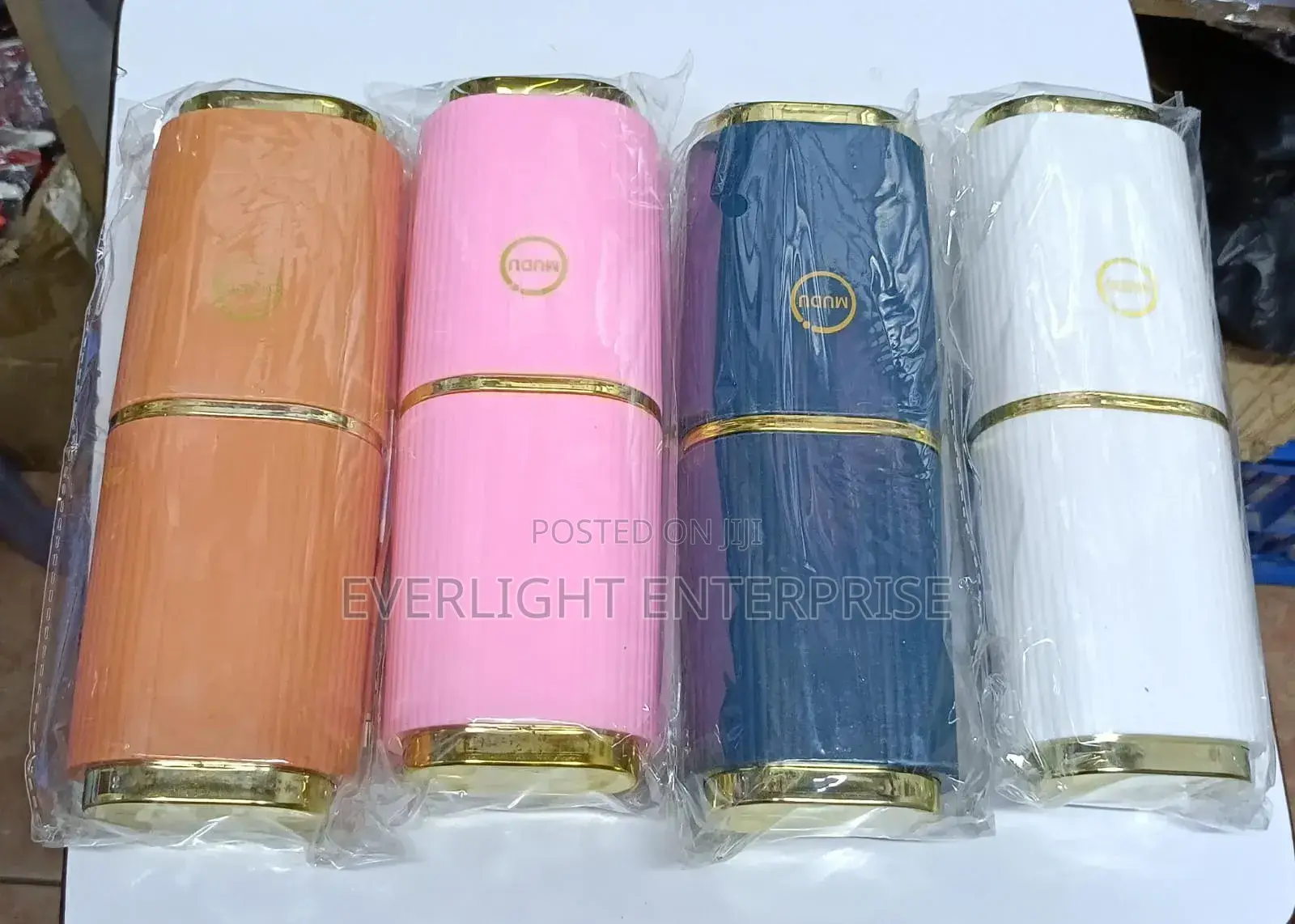 *Nordic Portable Toothbrush Storage Box