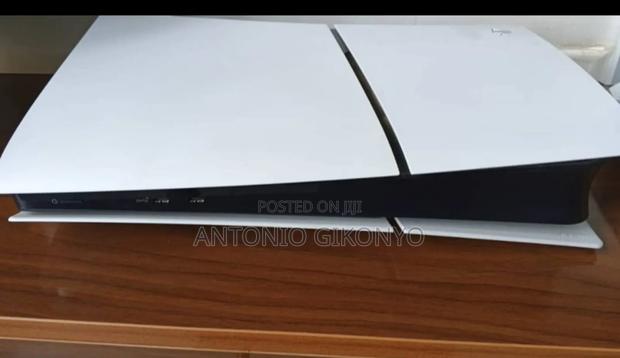 Playstation 5 Slim - thumbnail 2