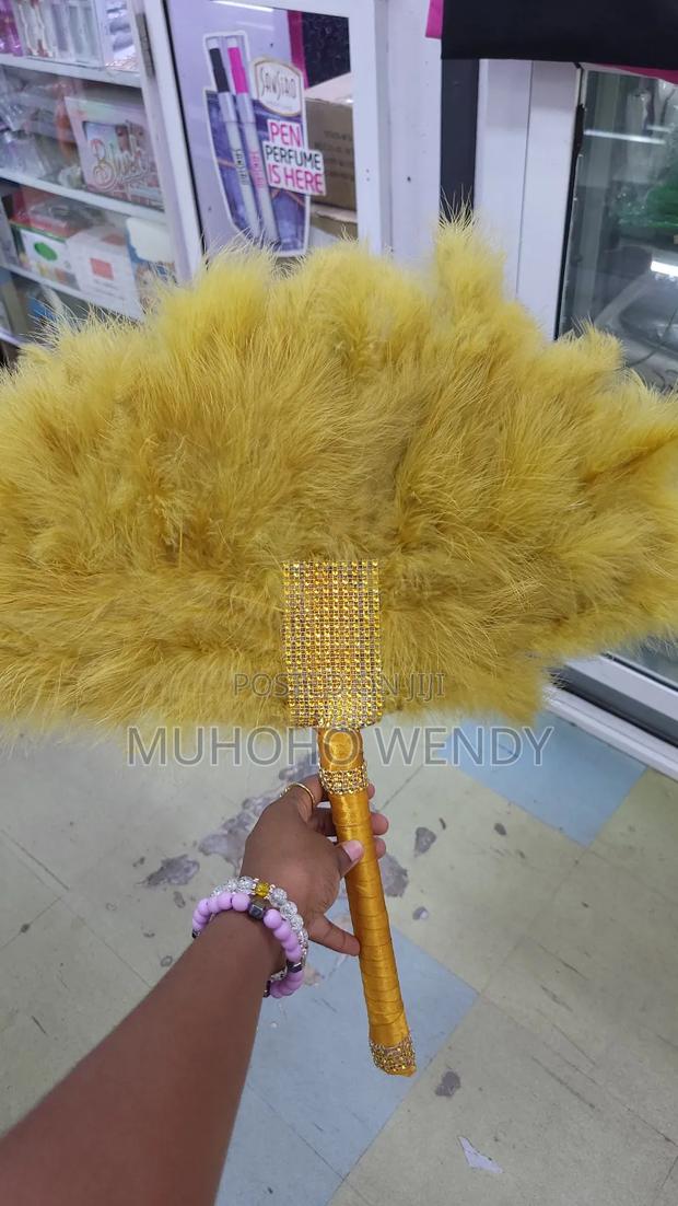 Gold Feather Fan - main view