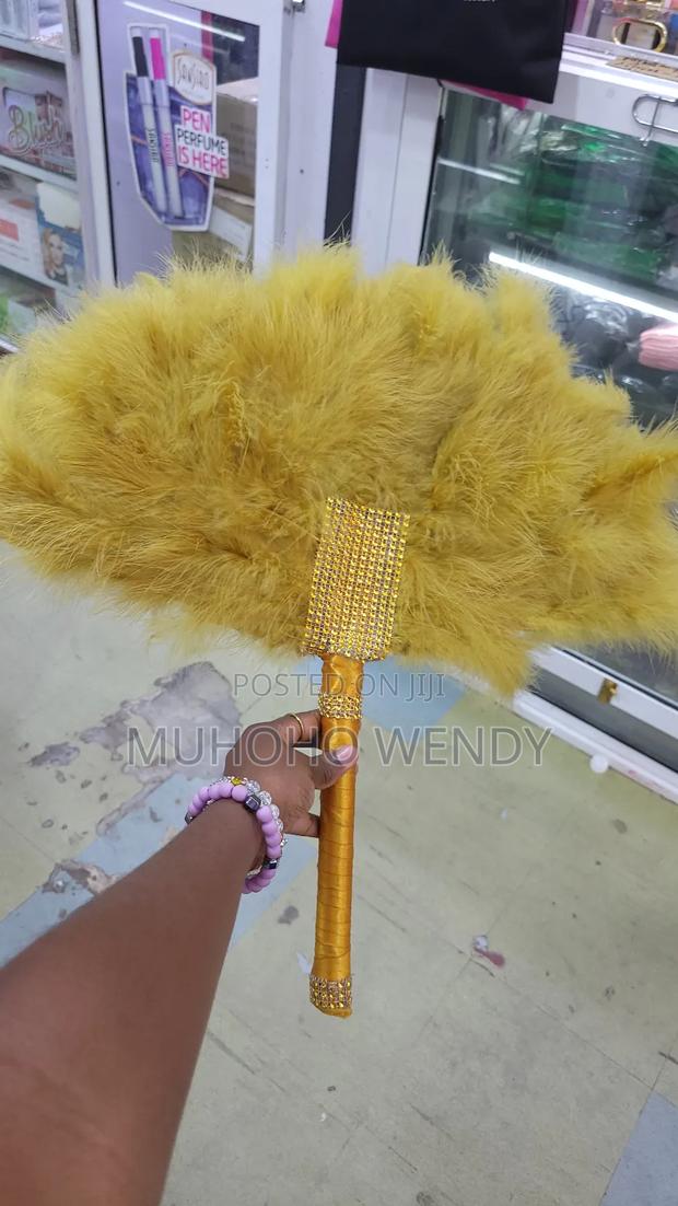 Gold Feather Fan - thumbnail 3