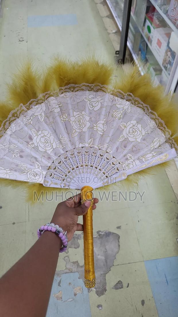 Gold Feather Fan - thumbnail 5