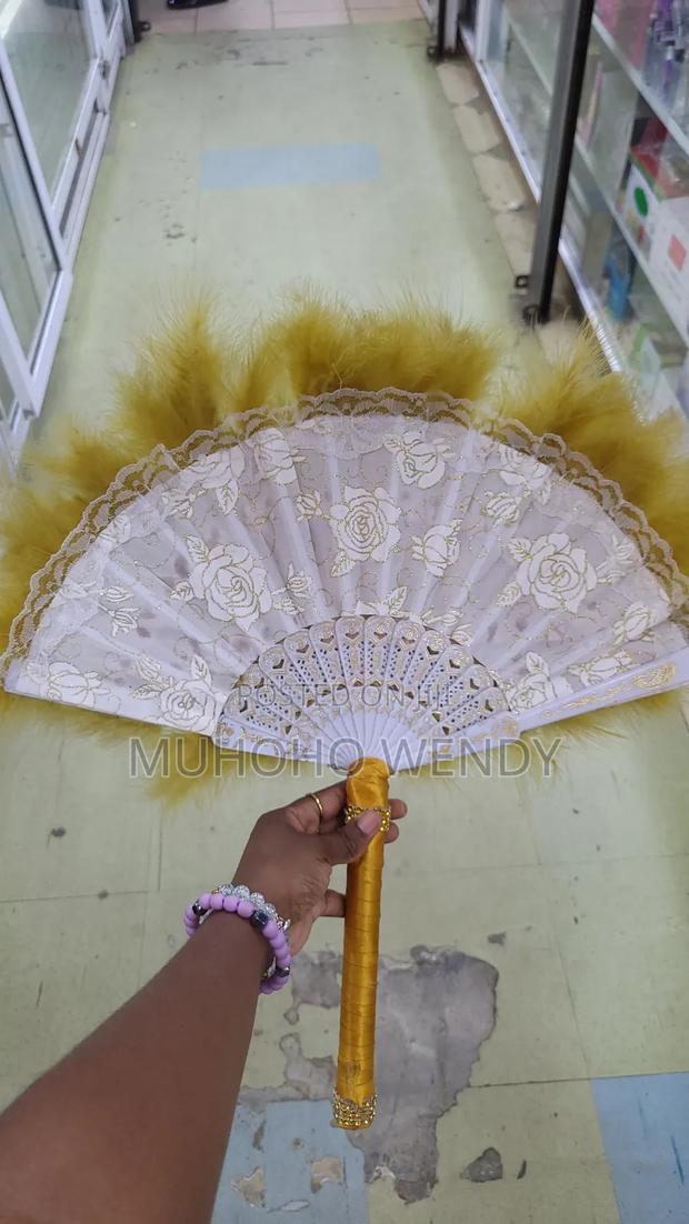 Gold Feather Fan - thumbnail 8
