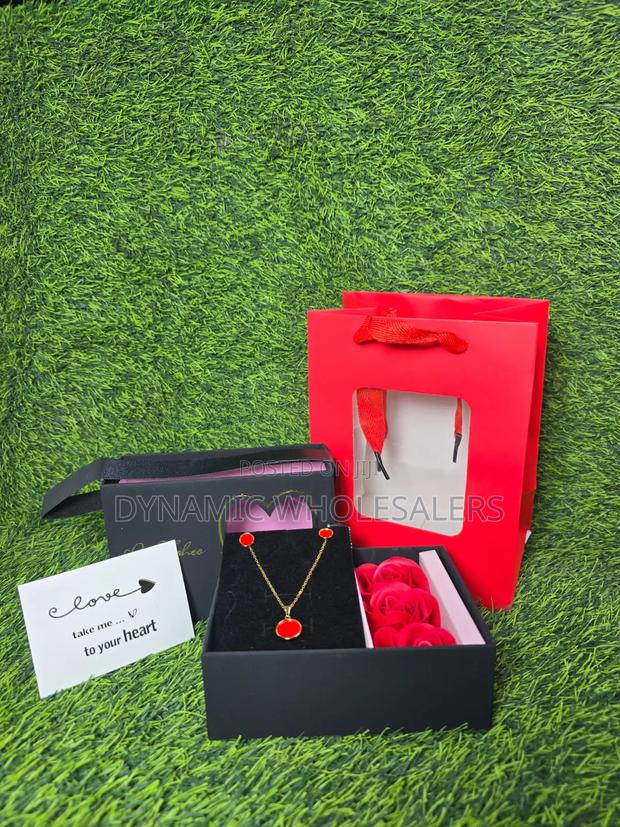 Hot Valentines Ladies Gift Set