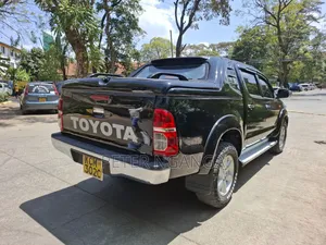 Toyota Hilux 2010 Matt Black