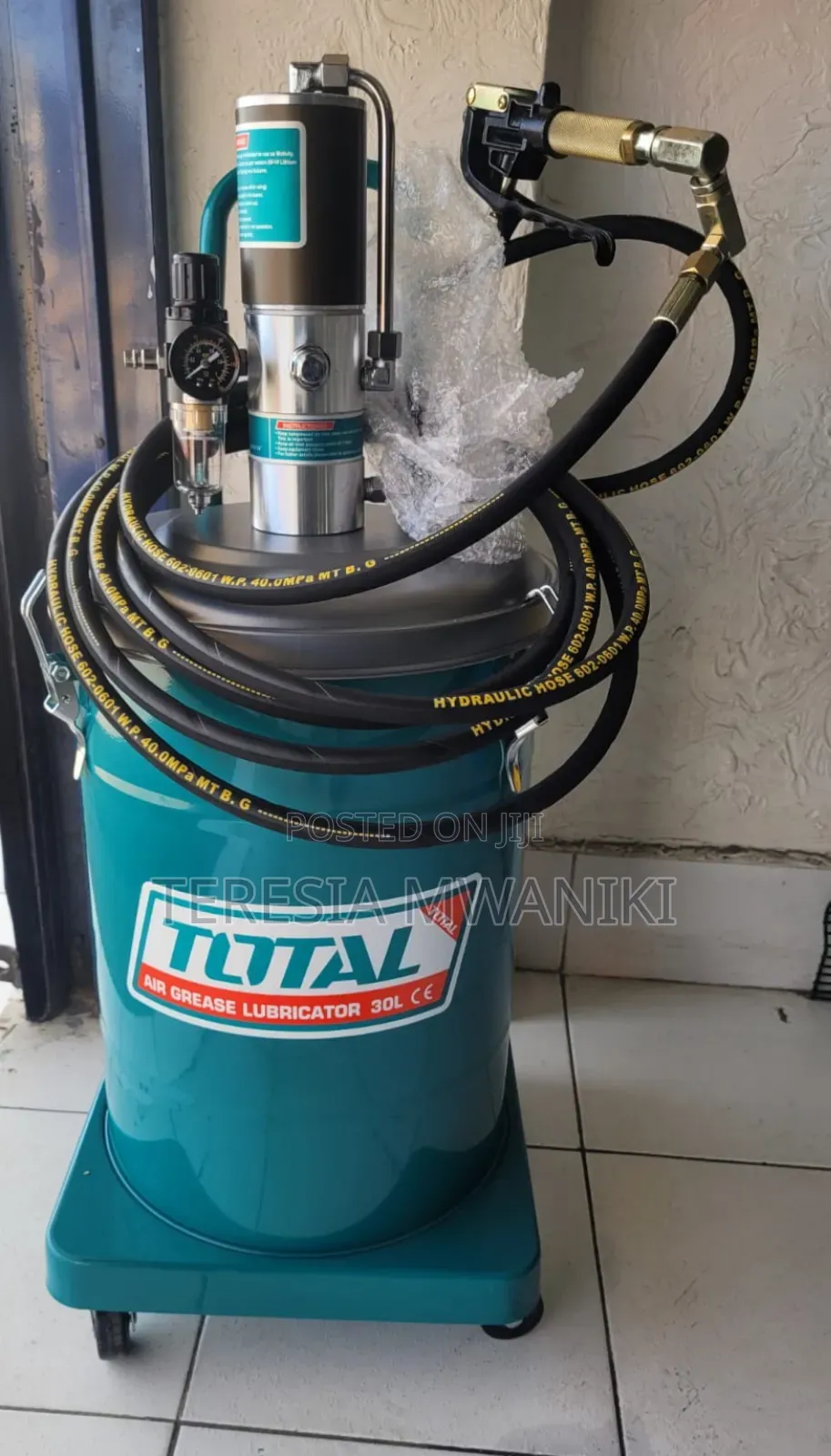 Air Grease Bucket.