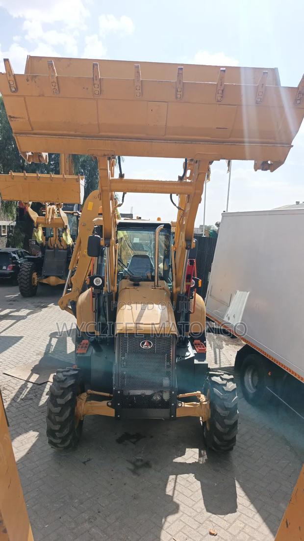 Backhoe Loader - thumbnail 3