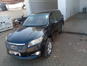 Toyota Vanguard 2013 Black