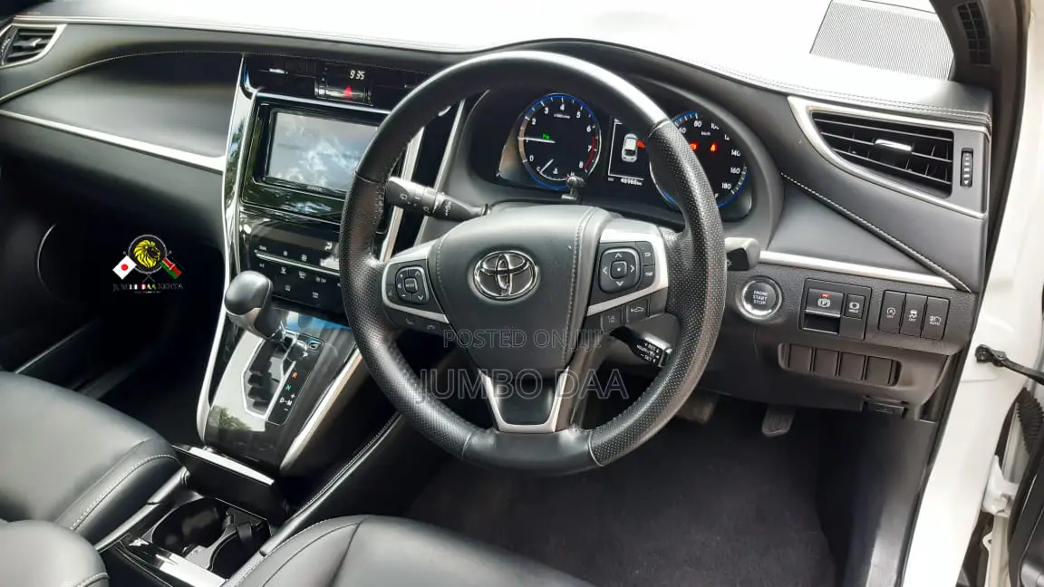 Toyota Harrier 2.0 4WD 2018 White