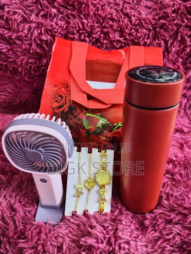 Valentines Ladies Gift Set,Bracelets
,Fan
,Thermal Flask ,Watch,
Bag