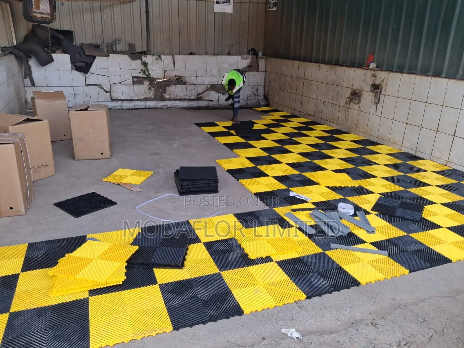 Heavy-Duty Interlocking Garage Tiles – Crack-Proof Durable