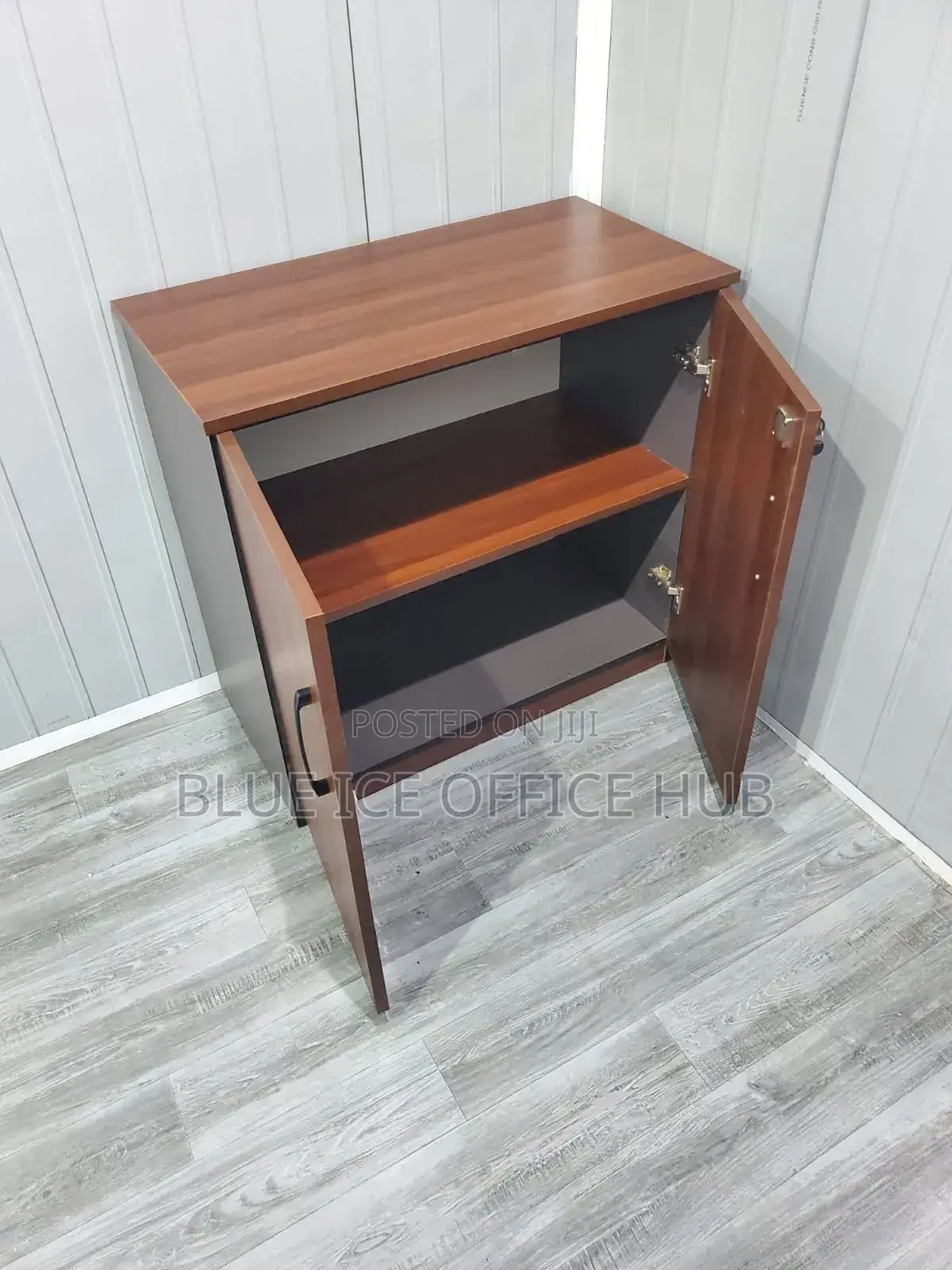 Modern Storing Credenza Cabinet