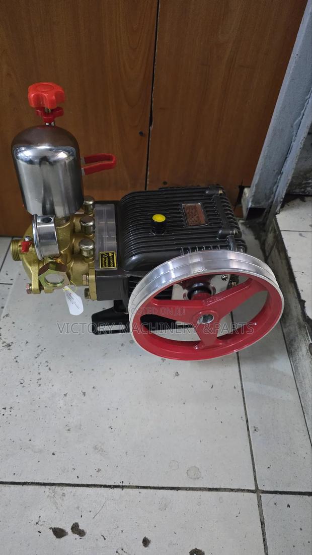 Sprayer Trolly Pump  Engine Gasoline Driven - main view