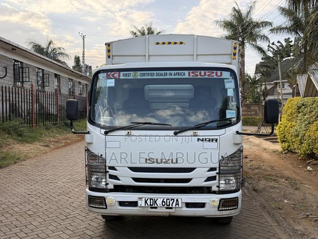 Isuzu NQR Coverbody 2022 White - thumbnail 3