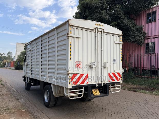 Isuzu NQR Coverbody 2022 White - thumbnail 7
