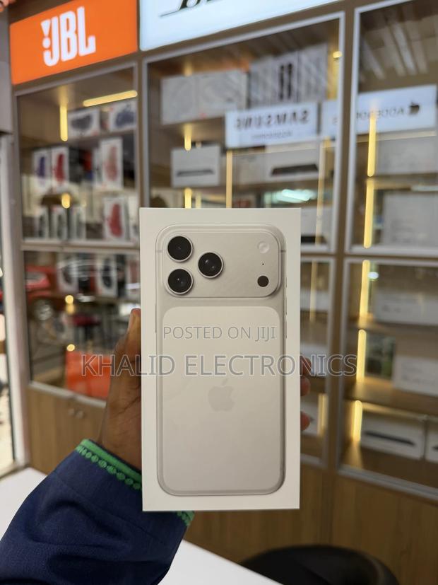 New Apple iPhone 17 Pro Max 256 GB Silver - main view