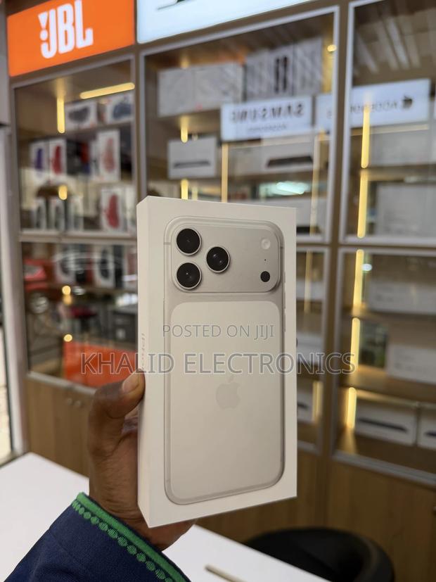 New Apple iPhone 17 Pro Max 256 GB Silver - thumbnail 2