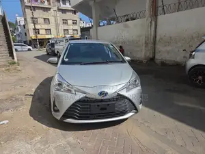 Toyota Vitz 1.5 FWD Hybrid 5dr 2018 Silver