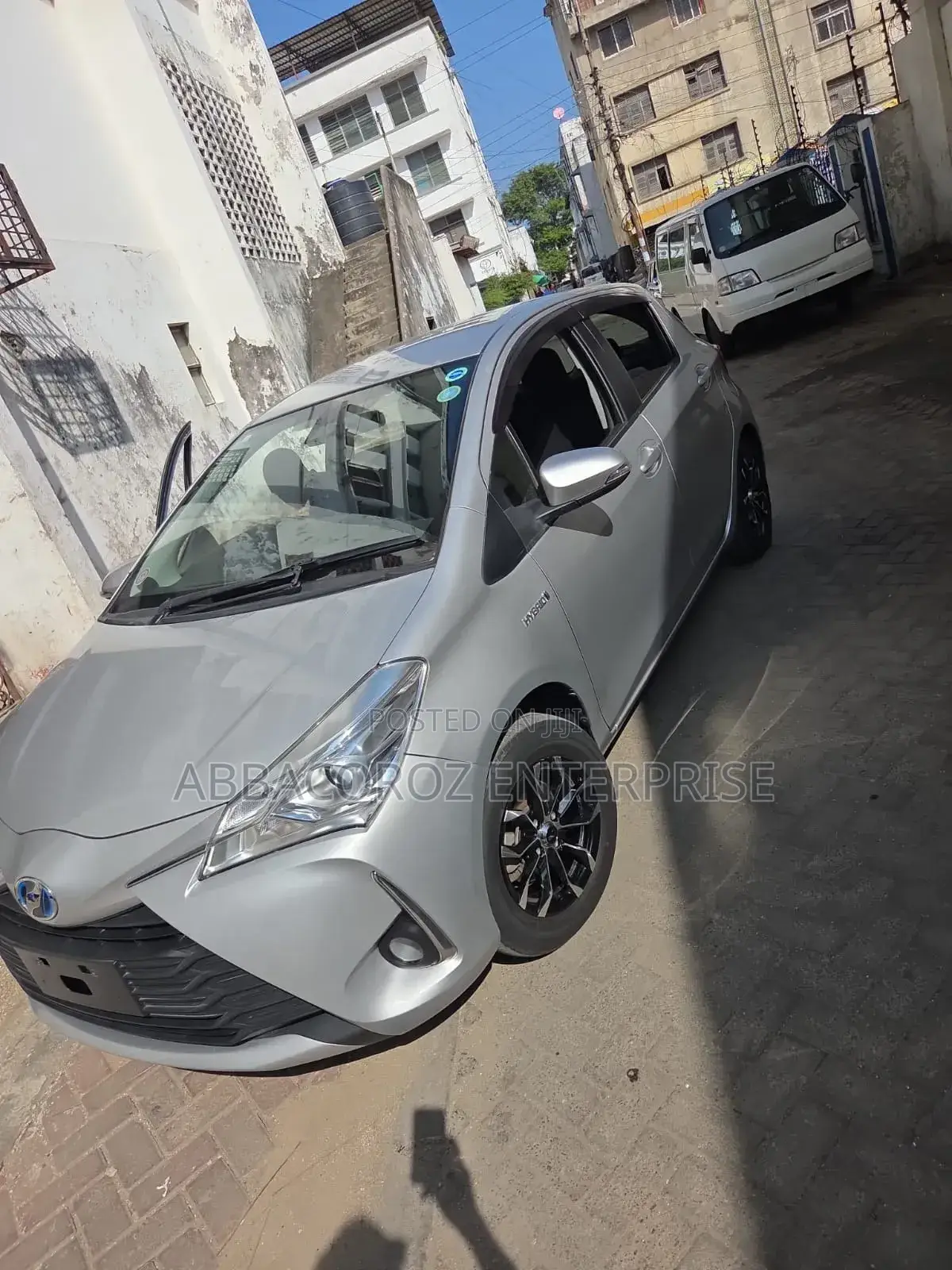 Toyota Vitz 1.5 FWD Hybrid 5dr 2018 Silver