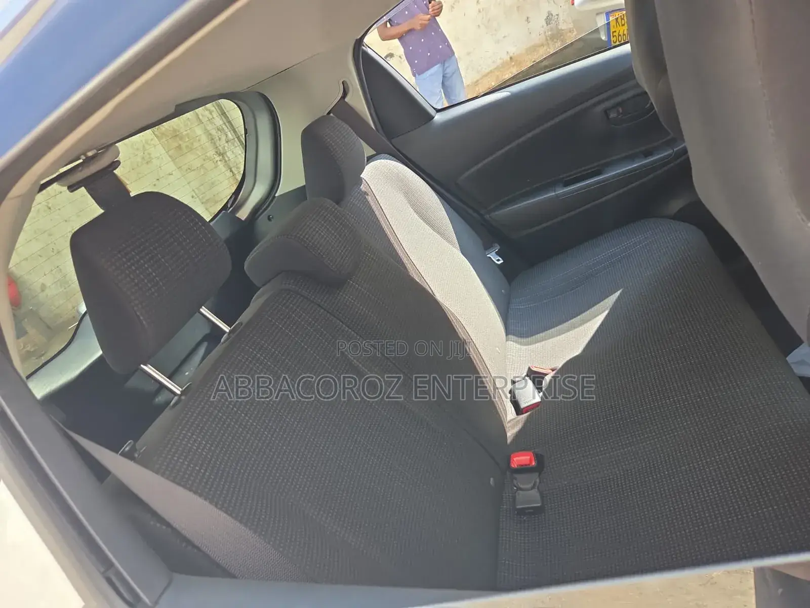Toyota Vitz 1.5 FWD Hybrid 5dr 2018 Silver