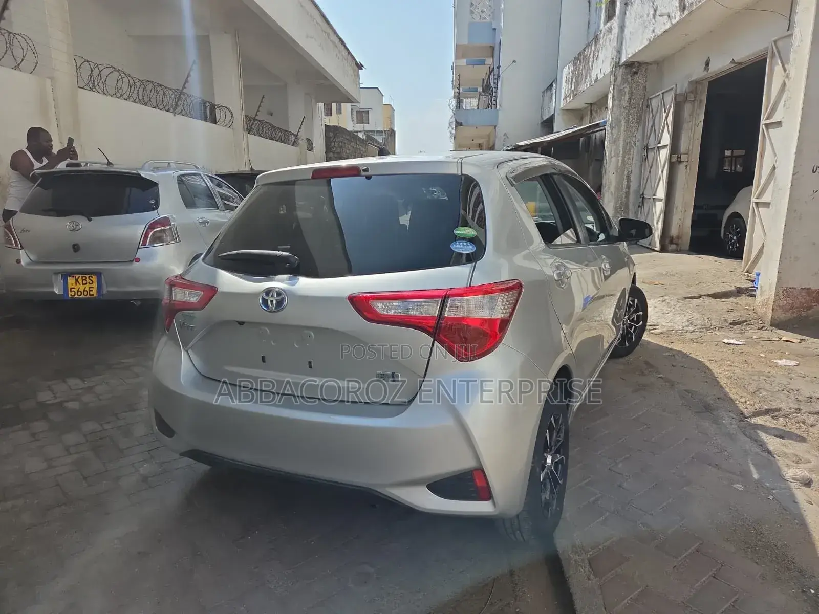 Toyota Vitz 1.5 FWD Hybrid 5dr 2018 Silver