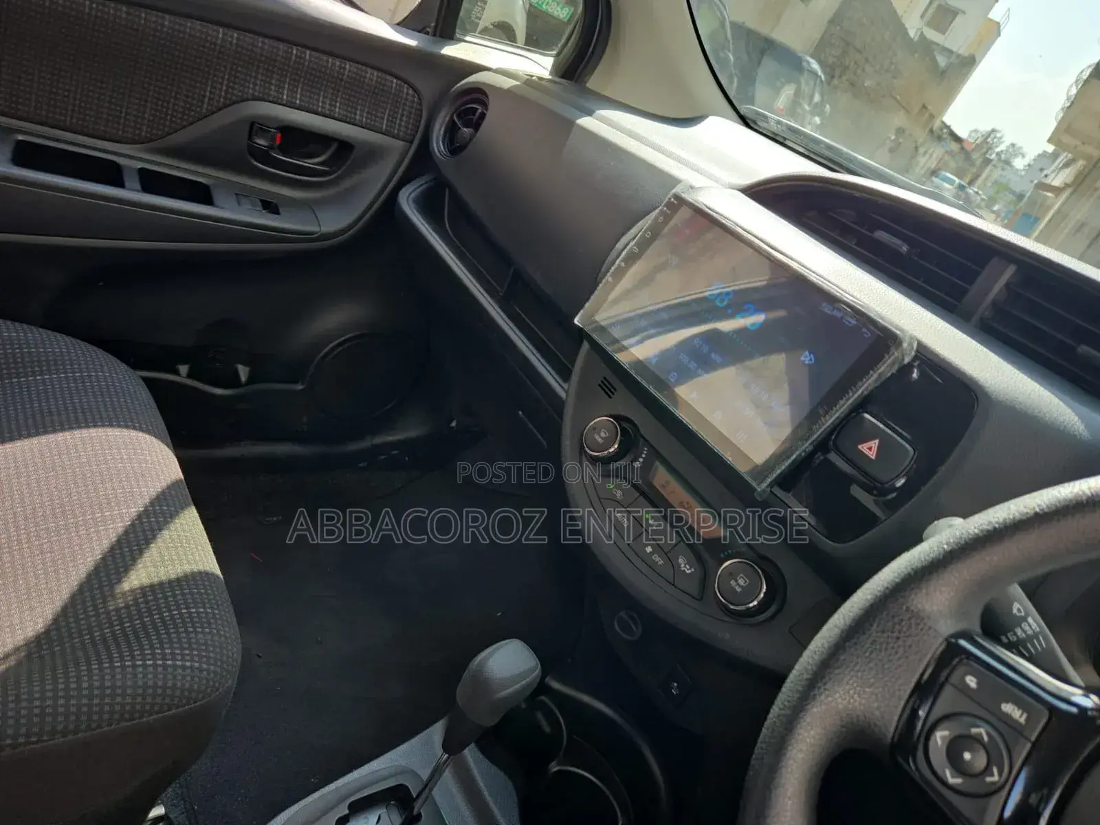 Toyota Vitz 1.5 FWD Hybrid 5dr 2018 Silver