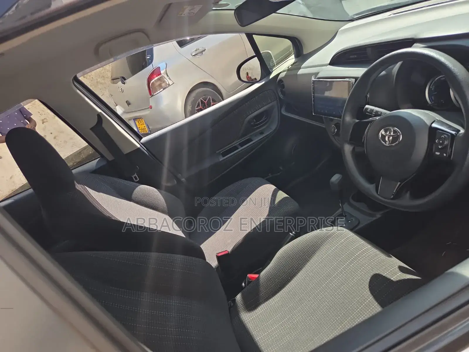Toyota Vitz 1.5 FWD Hybrid 5dr 2018 Silver