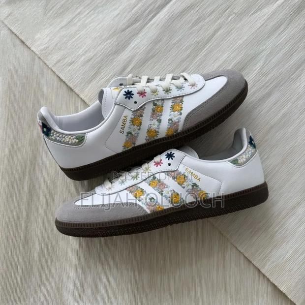 Adidas Samba Og “ Floral Cloud “

Quality Leather 

Free Bag