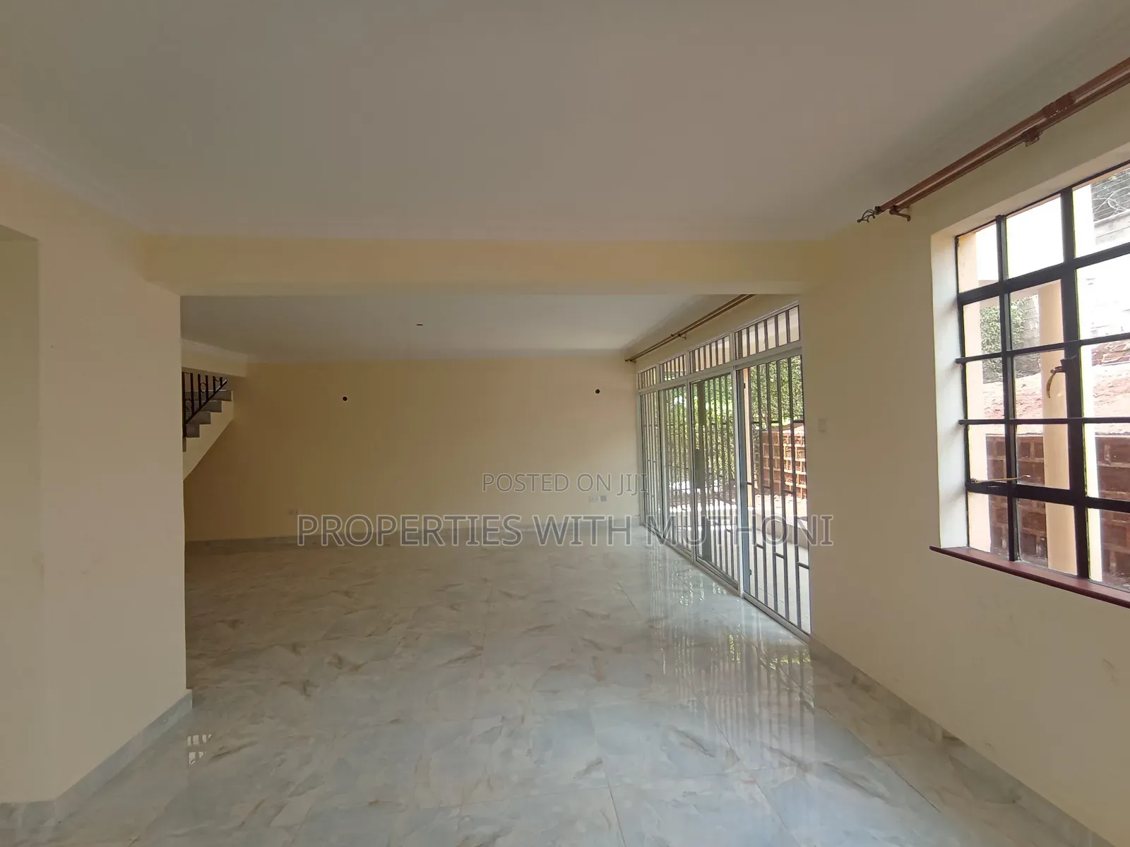 4bdrm Maisonette in Oluulua for sale
