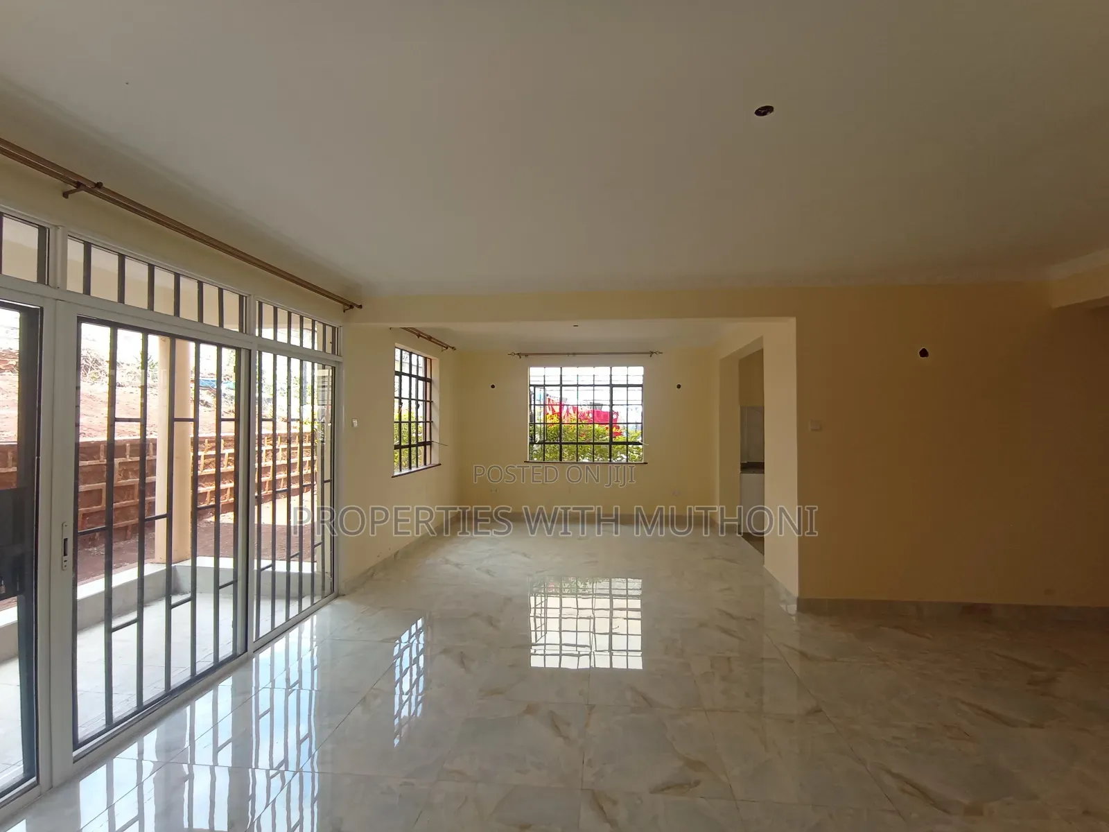 4bdrm Maisonette in Oluulua for sale