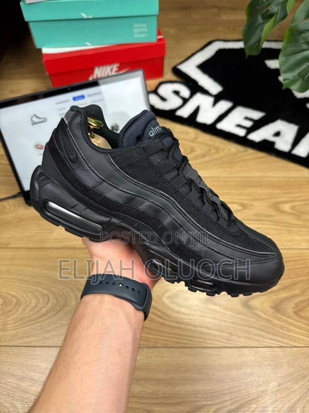 Nike Air Max 95 Essential Triple Black - thumbnail 3