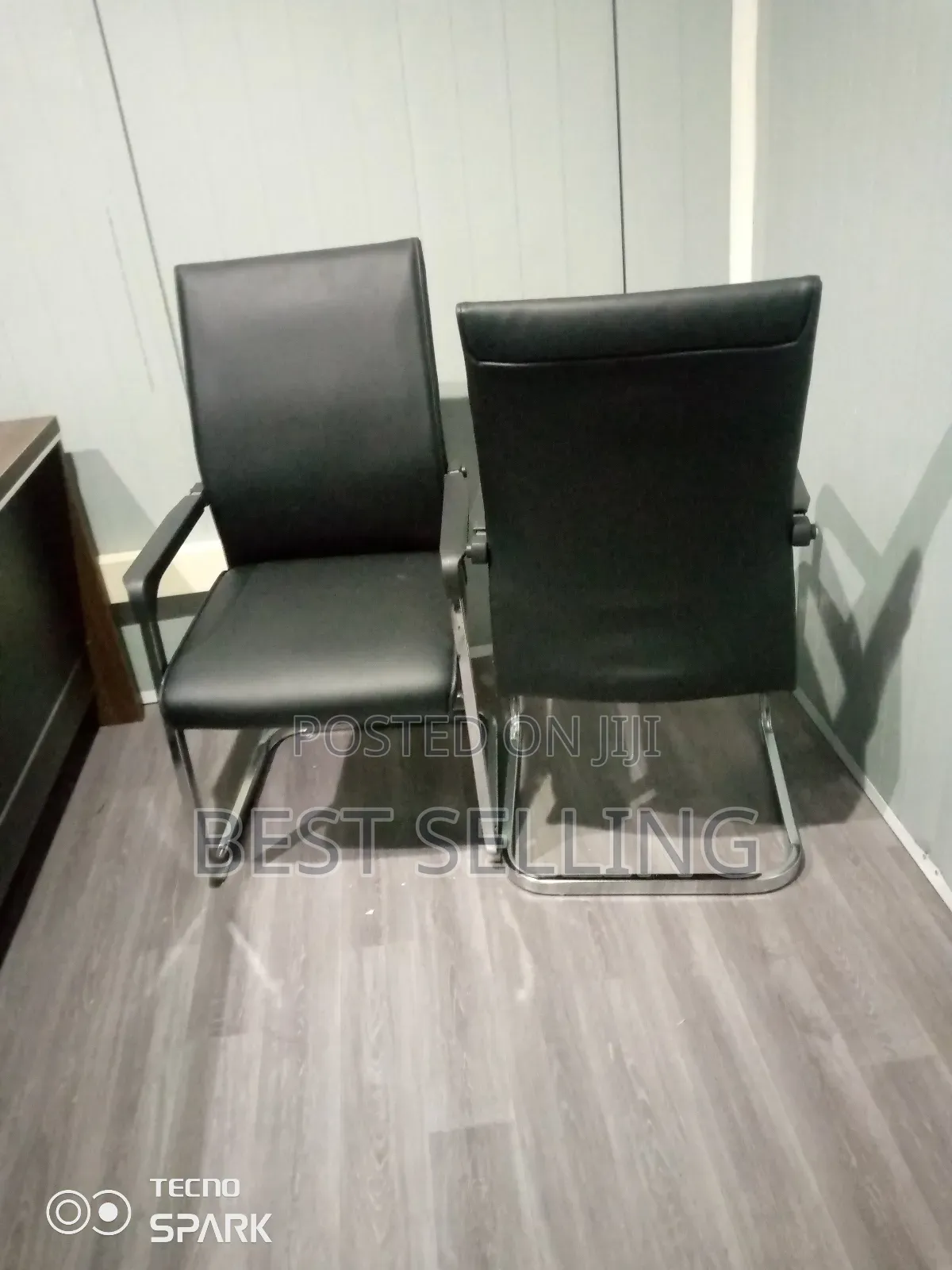 Leathered Visitors Chair