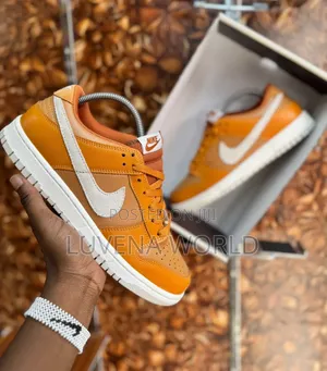*Nike Dunk Low Retro Se "Monarch"*