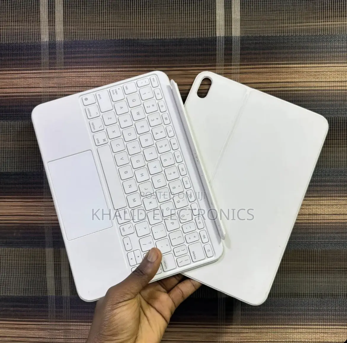 iPad A16 Magic Keyboard Folio ( 10th Gen / 11gen )